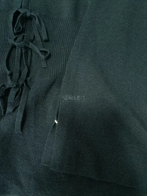 这次在挖煤姬上淘了一件sybilla的针织衫，很有设计感的一件小衫，非常美丽，物流很迅速，包装很完整，非常满意!