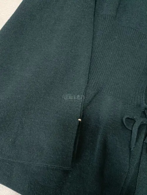 这次在挖煤姬上淘了一件sybilla的针织衫，很有设计感的一件小衫，非常美丽，物流很迅速，包装很完整，非常满意!