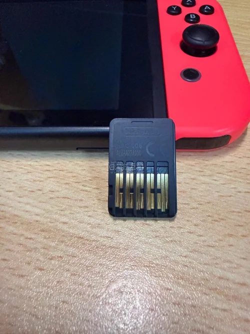 六月份在挖煤姬入手三款心仪Switch卡带，分别是喷喷2、喷喷3以及宝可梦剑，开箱游玩体验满满，性价比十分不错。
先说说斯普拉遁系列，喷喷2经典耐玩，对战氛围怀旧十足，玩法纯粹适合慢慢回味。喷喷3作为续作体验全面升级，新增多样玩法，联机涂地对战欢乐十足，还有趣味打工...