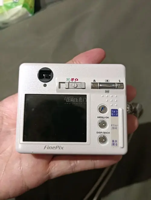 这次在平台入手了富士f440，整体体验超出预期！平台的代拍流程清晰，客服响应快，全程不用自己操心。收到的相机成色好、功能正常，拍出来的照片色彩超棒，自带复古氛围感。软件完美解决了海淘沟通的麻烦，从议价到下单都很顺畅，购物体验超满意，推荐!