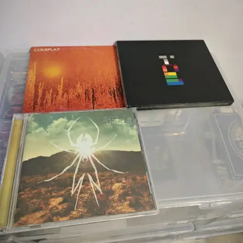 今天我要和大家分享一次超棒的开箱体验,是通过挖煤姬转运回来的包裹！它家服务好、速度快，每次都能让我安心等待宝贝们到家。里面填充了好多防撞的气泡垫，打包技术非常好，把我的宝贝们保护得好好的，这次买了酷玩的cd，终于通过挖煤姬到手了，简直太开心了。