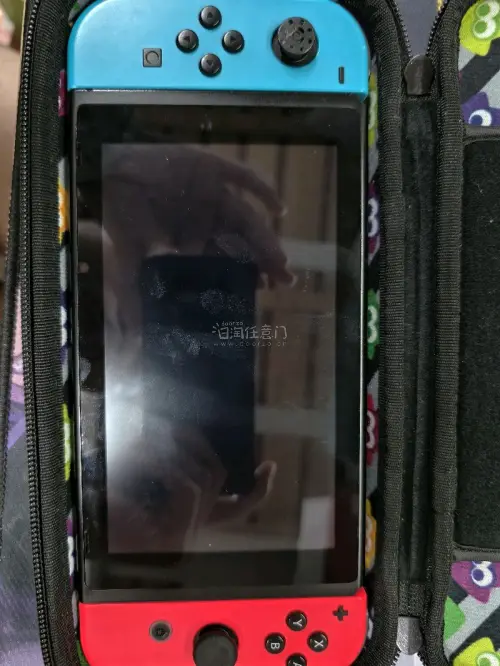 这期来跟大家分享我暑期在挖煤姬日淘任意门的海淘开箱，也是我的暑期已购清单主力单品——Switch主机外加多款游戏卡带。
一直想入手一台性价比高的日版Switch，对比了好多渠道最后选择在挖煤姬下单日淘中古款，下单之后平台会帮忙代收商品，入库之后可以自己选择合单转运，...