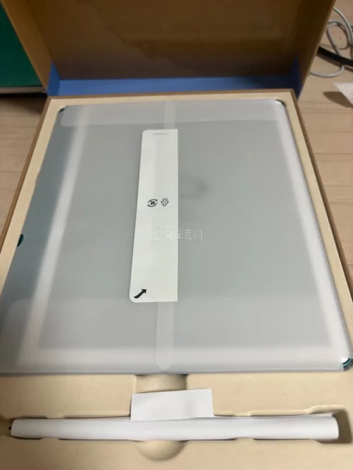 很满意的购物体验，用砍价按钮加优惠券，价格美丽，就是我拖了一个月才运回来，全新的已经降价了啊啊。确实是“接近未使用”，东西都齐全，机子没有一点划痕刮擦，壳子也很新