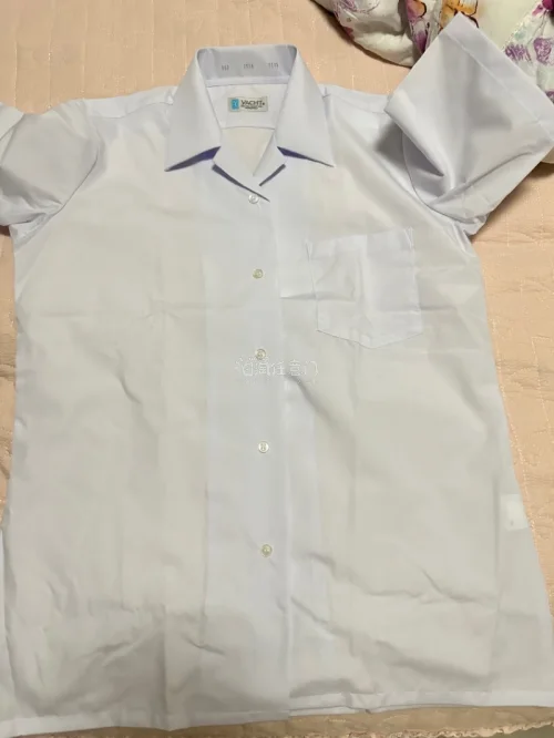 一直想要的日系衬衫终于收到，剪裁衬得肩颈线条超好看，面料轻薄不闷汗，单穿叠穿都很有氛围感。
多亏挖煤姬打通日淘渠道，煤炉、雅虎拍卖一键代拍，24小时自动抢货不怕错过孤品，运费积分还能抵扣，客服响应及时，包裹加固到位，漂洋过海衣物完好无损。想淘小众日系衬衫、中古制服，...