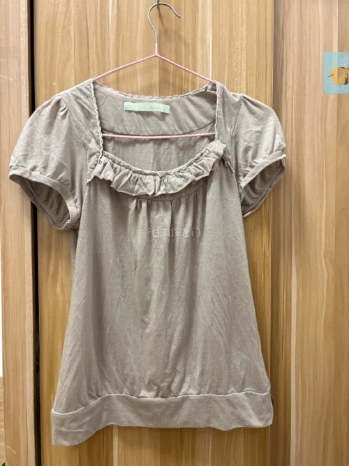 在挖煤姬淘的美衣安全落地，实物一如既往的美丽，质感很好，我选择的是 日本邮政AIR Packet，半个月我就收到了，塞了气泡膜打包非常严实，不错的体验。