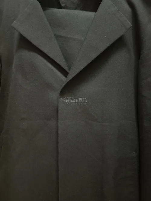 可以看出来这件衣服我非常的满意，挖煤姬的物流速度还是不错的，客服小姐姐也特别的好，有问题都很快速的回复，感谢