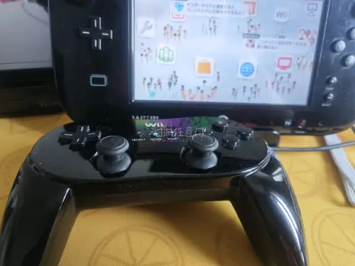 wiiu是之前错过的机型，一直想找机会体验一把。这次淘到了整套的机器，成色还行，配件全，已经折腾好开始爽玩