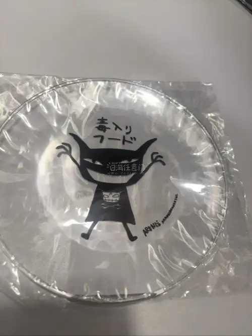 可爱的盘子可以装一些食品，或者是当做装饰，放一些小物件作为收纳，都是很不错的～扇子也很复古，非常喜欢！