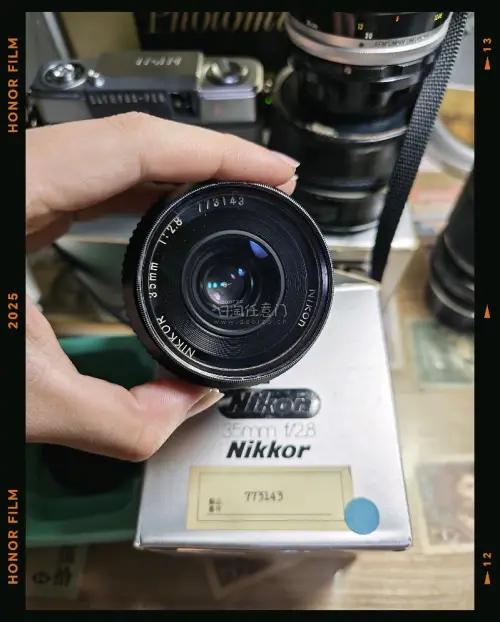 尼康F2购物体验
 
一直心仪尼康F2这款经典机械胶片机，国内市面机型溢价高、成色参差不齐，最终选择在挖煤姬日淘入手，全程体验省心又靠谱。
 
平台界面操作简单，日拍货源丰富，机型成色、瑕疵细节标注清晰，还配有实拍图，方便精准挑选。下单后客服响应迅速，有疑问都能耐心...