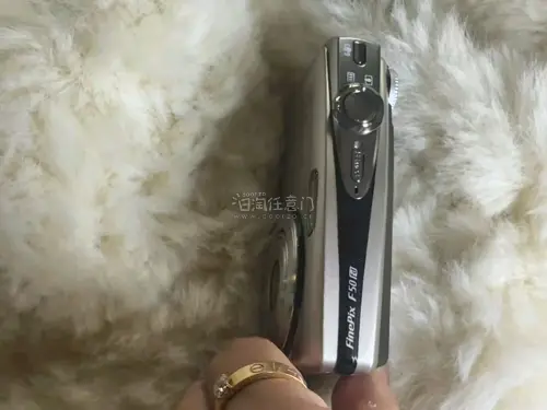 第一次跨国海淘ccd，虽然说运费有点吓到我了，但是还好产品是好的，也用这个相机拍出了很多美好的画面，富士的色彩还是很给力的。