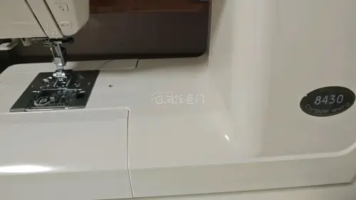 这个暑假最满意的一笔海淘收获，就是在挖煤姬淘到这台JANOME真善美8430电脑缝纫机！
刚开始还以为收到后会脏脏的，没想到擦擦这么干净白亮！✌️
在挖煤姬走日淘任意门转运全程省心：日本雅虎拍卖下单→仓库验货→合箱海运回国，打包防护做得很严实，整机没有磕碰损伤。
客...
