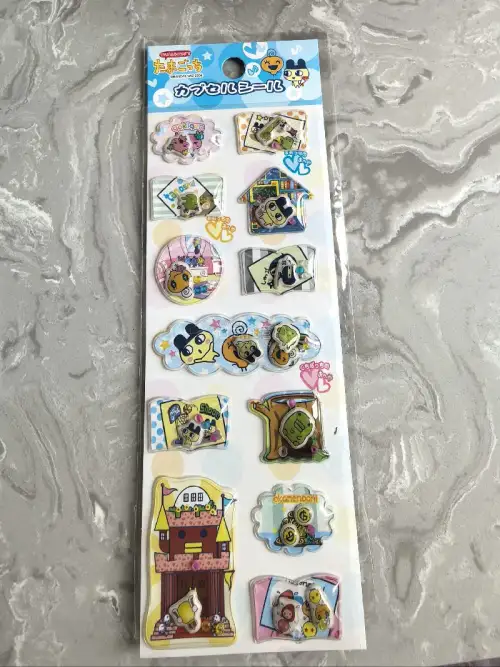 拓麻歌子气泡摇摇乐贴纸，有我最喜欢的拓麻大王的家，摇一下会发出沙沙的声音，可可爱爱的！实物很新，跟我的摇摇乐本非常般配！