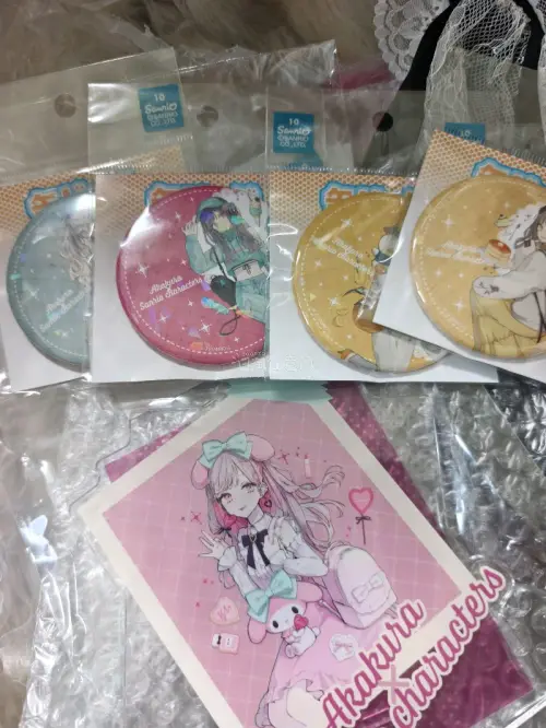 谁懂啊！挖煤姬海淘开箱封神
挖到本命地雷系蕾丝上衣
成色超新质感绝了
冷门吧唧+三丽鸥联名明信片全拿下
绝版日版CD完好无损
打包超用心，全程无磕碰