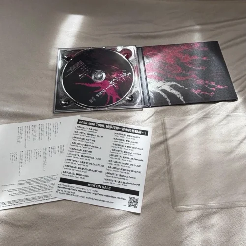 很美的一张cd，全世界都应该人手一张。银时实在太好看了，这个cd封面真的做的好美。很美的，物流也很快呀 到手无损。