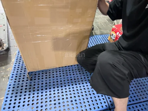 包裹确认全新，打包的很严实，彩盒都是好的
内容物正版无误，中间物流稍长，不过可以理解
总之安全运抵，赞