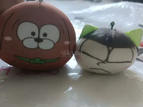 暑期正好迎来了今年的第三单，今年不知不觉切了好多。这次买的也基本都是玩偶，目前无再贩的一整套限定玩偶都被我在暑假前集齐了，还有两个跟朋友拼着买的立牌，完全没有错过我的行程规划。挖煤姬能买很多中古店铺的商品，基本上比线下买还要便宜，还会不定时发放优惠券，综合算下来金额...