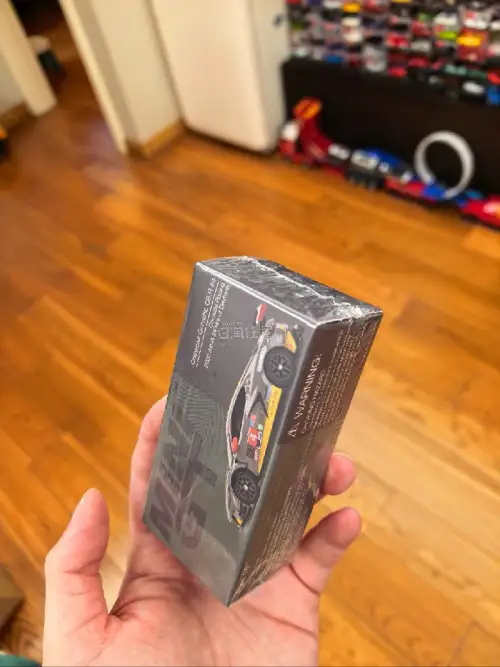 没有任何瑕疵 东西是全新未拆封 盒子的状态都很好 很好的一次购物体验 要是快递再快一点就好了 那会更完美