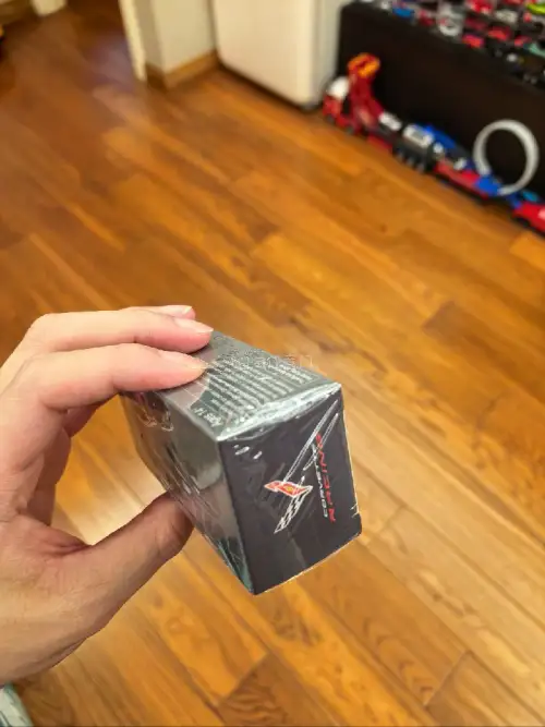 没有任何瑕疵 东西是全新未拆封 盒子的状态都很好 很好的一次购物体验 要是快递再快一点就好了 那会更完美