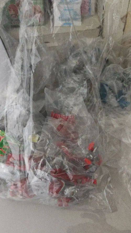 在日本雅虎拍到了一包扭蛋玩具大杂烩，虽然个别有重复的，大部分都是品相还不错的，扭蛋玩具小巧精致，上手把玩很有意思。
