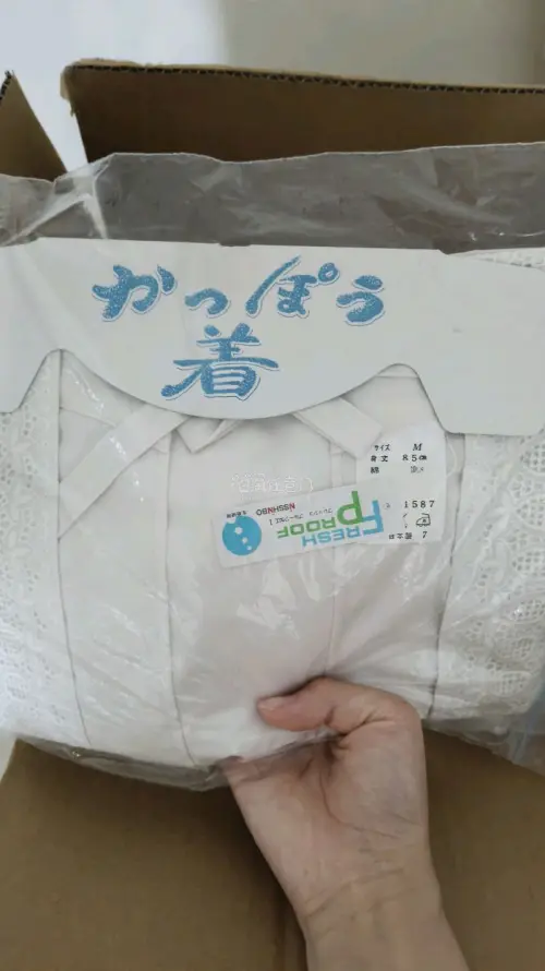 很开心通过挖煤机在煤炉上切到了好价的围裙。特别的好看，还是全新的。买了两件一起合单走的竹蜻蜓。邮费也很划算。