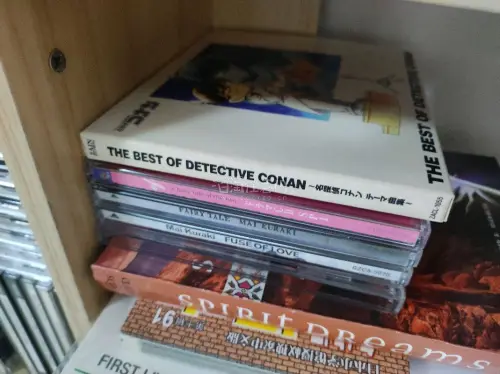 买了几张cd来听和收藏，cd品相都特别好，包装严实，买来充实了我的柜子，以后还会在这里购买喜欢的cd。