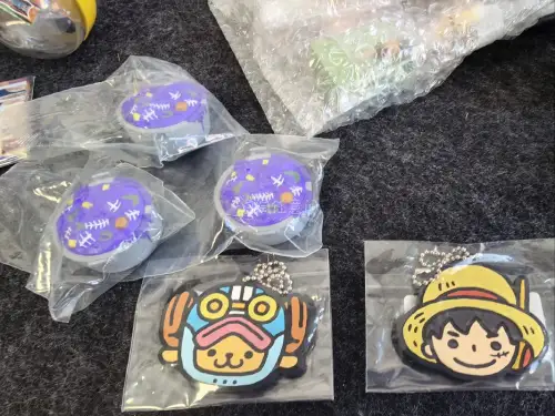 
挖煤姬自带翻译小白无压力，免费合单省运费。仓库打包厚实防磕碰，竹蜻蜓物流稳定，全程费用透明无隐形消费，代拍速度快，淘周边中古省心靠谱，以后切煤就认准它。
版
