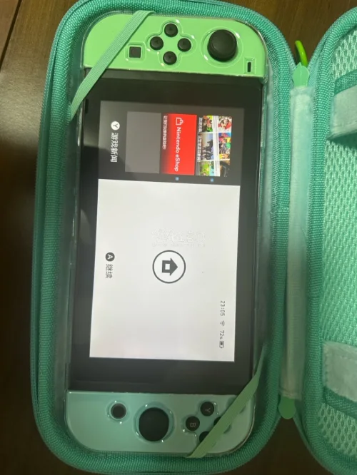 这次在挖煤姬入手了动森限定款Switch主机，整体购物体验特别舒心！卖家打包得十分严实，主机、原装充电器和包装盒都完好无损，机器成色和商品描述完全一致，机身无划痕、按键摇杆手感顺滑，开机检测三码合一，是靠谱的原装日版机器。转运物流速度也很稳定，全程物流信息可查，到手...