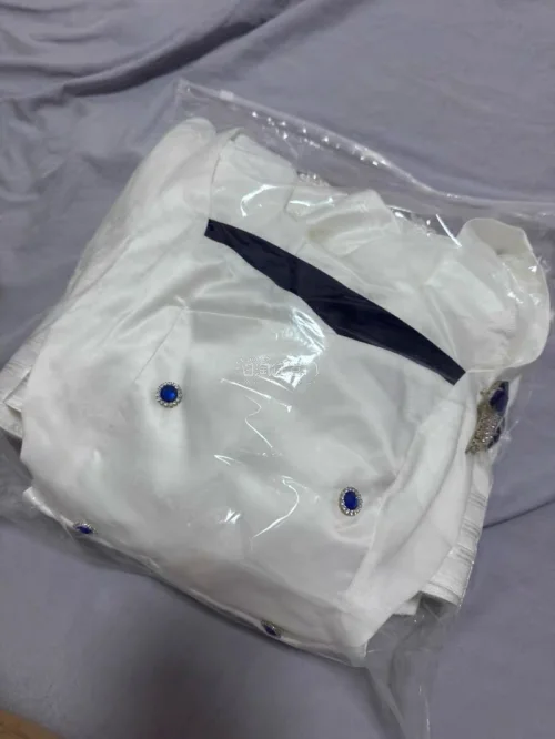 长期在挖煤姬入手服装cos体验十分靠谱。代拍响应快，商品成色标注细致，实物和卖家描述无出入。仓库会做防尘收纳，打包仔细，大衣、衬衫运输下来平整无褶皱，可选入库清洁服务很贴心。多件衣物自由合单，运费核算透明，重量差额可退款，清关顺畅，海淘衣服认准这家。