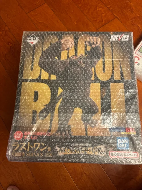 龙珠一番赏 海运到货 

都是大家伙 40周年的大彩画 

两个最终赏 魔人布欧 大猿悟空 包装很好 

完美收货