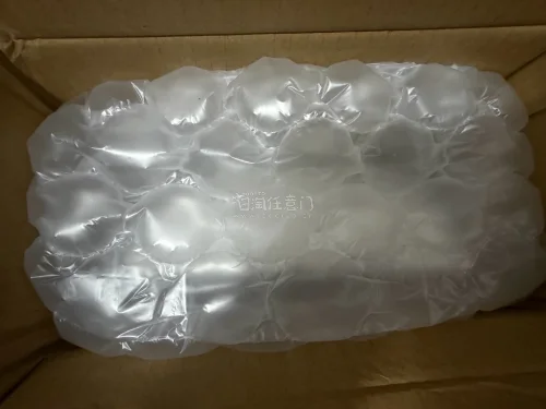 感觉现在快递很多蛮暴力的，好多纸盒子到家多多少少都被不友好的对待了，辛亏打包的时候有足量的泡泡纸，感恩