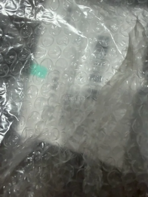 感觉现在快递很多蛮暴力的，好多纸盒子到家多多少少都被不友好的对待了，辛亏打包的时候有足量的泡泡纸，感恩