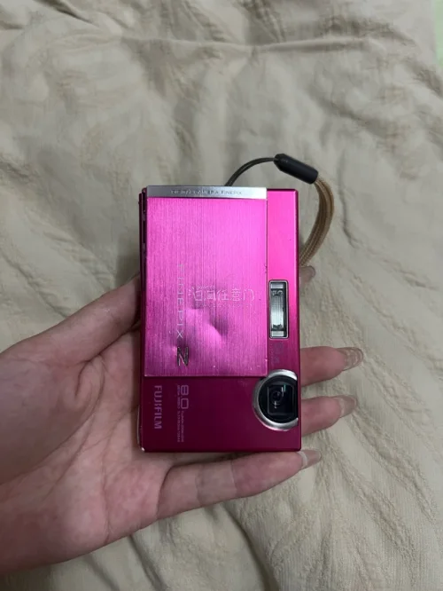 很辛运下单了这个台富士ccd，这是我的第一台富士ccd，拍照真的很好看，成色也挺不错的，包装的很好，物流也很快！