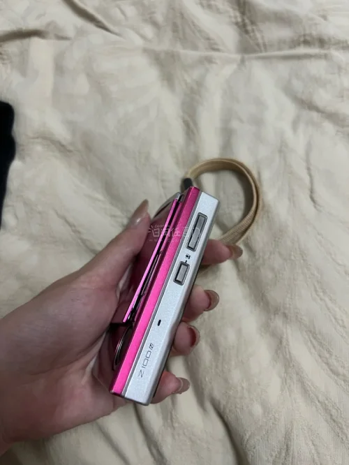 很辛运下单了这个台富士ccd，这是我的第一台富士ccd，拍照真的很好看，成色也挺不错的，包装的很好，物流也很快！
