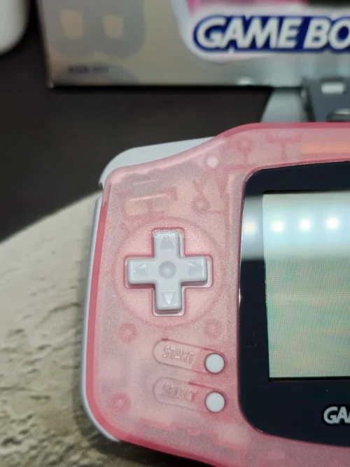 这次在煤炉淘到的Game Boy Advance成色超出预期，整机外壳磨损很少，按键回弹清脆无失灵，屏幕显示均匀没有老化发黄。转运打包严实，主机、配件齐全无磕碰，怀旧玩家入手很值，商家沟通耐心，整体海淘流程顺畅省心，复古掌机爱好者可以放心冲！