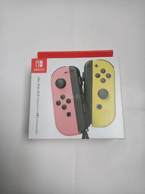 这个购入4套全新joycon手柄，每个都是八角尖尖，没有用过的痕迹。另外，这个买到了稀少的全新带盒的大乱斗限定手柄，非常稀少，物品全新没有任何问题，开心，收藏了。