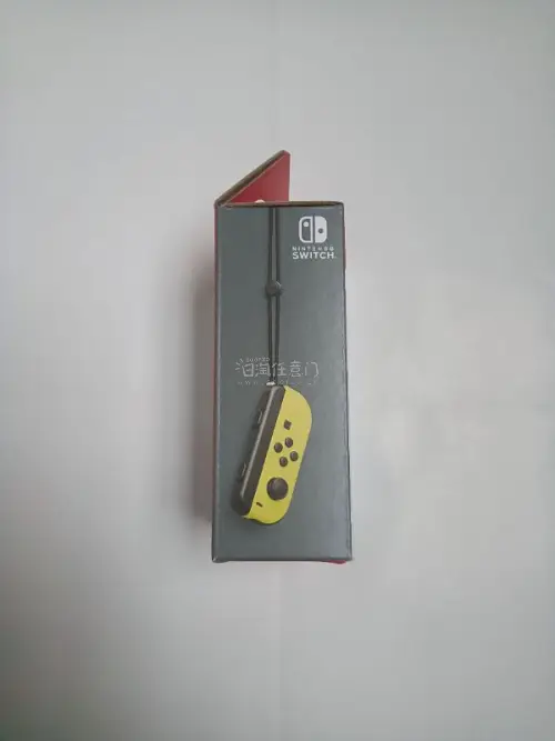 这个购入4套全新joycon手柄，每个都是八角尖尖，没有用过的痕迹。另外，这个买到了稀少的全新带盒的大乱斗限定手柄，非常稀少，物品全新没有任何问题，开心，收藏了。