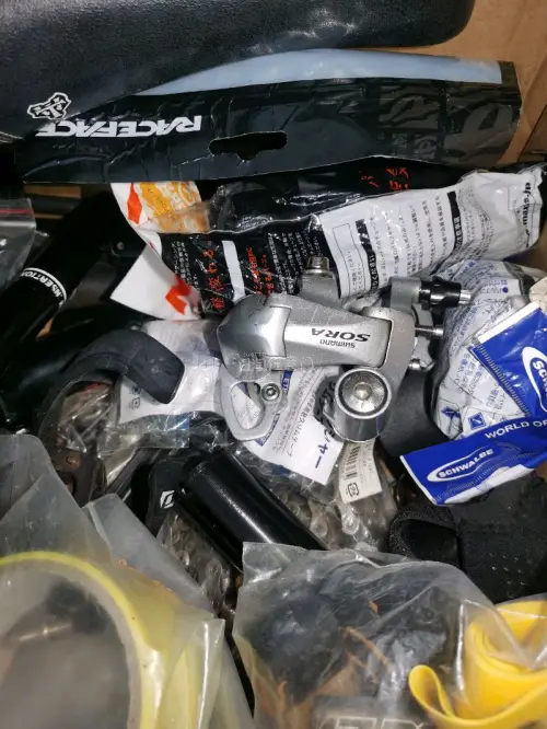 碰到了一个卖家出手闲置的一堆小件自行车零件，都是些功能正常使用没问题的东西，很多都用得上，运费平均回来的话还是可以接受的，总体比较满意的。