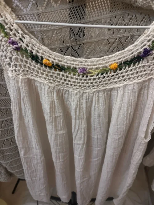 淘到非常喜欢的一件小背心，面料非常的舒服是水洗棉的，夏天穿很亲肤。购物操作都非常的方面，易上手。而且物流也非常的快，美美的收到了?