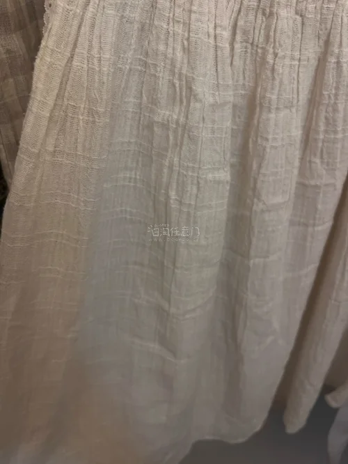 淘到非常喜欢的一件小背心，面料非常的舒服是水洗棉的，夏天穿很亲肤。购物操作都非常的方面，易上手。而且物流也非常的快，美美的收到了?