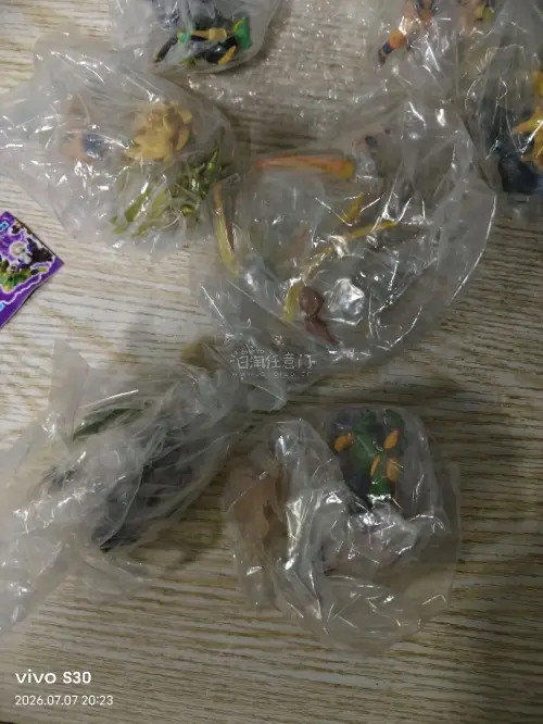 终于在任意门蹲到这套龙珠经典名场面盒蛋全套！整体海淘体验超省心，转运打包严实，每只手办都单独气泡袋分装，外箱加固无磕碰，到手漆面完整无掉漆。