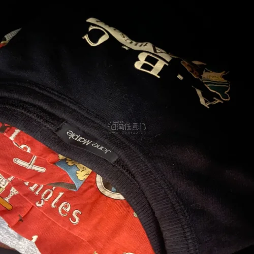 很可愛的一條切替連衣裙！上面是偏厚實的衛衣，下面是輕薄的半裙，紅黑配色也很經典，很好看。這個型的其他顏色也很好看，繼續蹲蹲。
這次的雅虎日拍非常順利，挖煤姬通知很及時，出價也很快。選的是ems快遞，發貨很快，一週不到就到了。