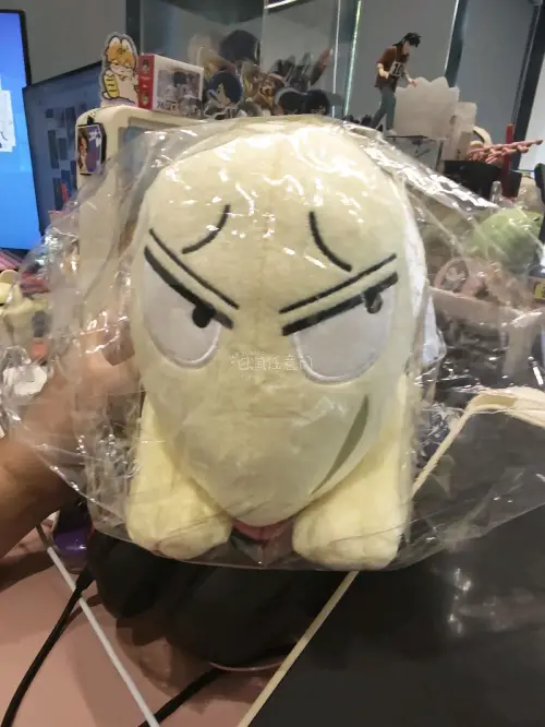 之前一直想买这个玩偶好久没买，这次第一次尝试切煤居然直接斩获目标玩偶，拆开包装第一眼就被惊艳了。玩偶做工很精致，边边角角都处理得很到位没有毛边，造型还原度很高跟官图几乎一模一样，大小拿在手里刚好合适，软乎乎的手感摸着特别舒服，抱着刚好能暖手，体验比预想的好太多，已经...