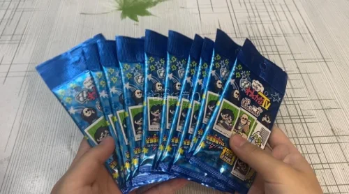 这里可以直接在a店买预售商品，很方便，操作简单便利，快递包裹坚固耐用，到手八角尖尖，保护地很好。买了四盒卡，开箱抽卡的时候量大管够，全收集哈哈。物流也很快，十几天就到了，体验感很好。