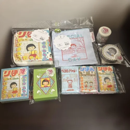 樱桃小丸子的周边，已经早早售罄，国内的二手都很贵靠在这平台淘到了全套，物流挺方便的，一个月左右收到，泡沫纸填充也都有，无磕碰伤。