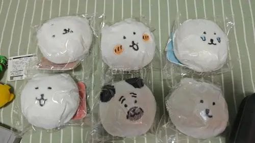 哇塞！真的很喜欢～?本来下单时还担心被海关卡住，毕竟之前有过惨痛经历?，没想到这次一把过了！物流也超给力，拆箱时心跳加速，可喜可贺啊！真的是非常多萌萌的娃娃回来了?，每个都软fufu的，抱着睡觉超治愈～闺蜜看到都羡慕哭了，已经安利给她啦！这波入股不亏，冲就完事儿了！...
