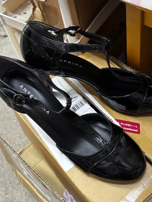 这次在挖煤姬淘的两双鞋子和小裙子安全下车！品相完好无瑕疵，平台操作简单，打包防护到位，转运流程清晰，海淘日系美衣太方便，强烈推荐。