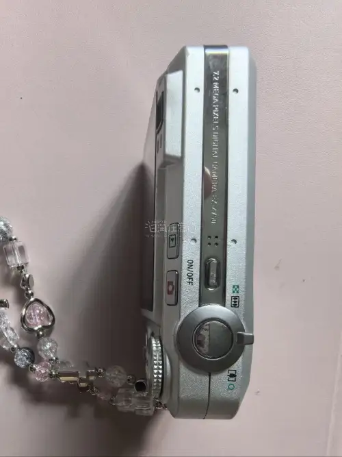 终于收到心心念念的CCD！挖煤姬打包防护到位，机身无磕碰，镜头干净无霉，出片自带复古胶片感。操作易懂，物流稳定，客服回复及时，靠谱平台，推荐喜欢复古相机的朋友！
