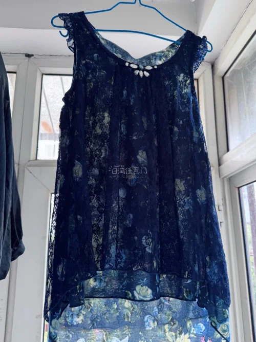 用挖煤姬淘到心心念念的axes femme藏青蕾丝碎花背心，国内二手市场很少见。
平台检索分类做得很细，找日系少女古着特别方便，识图是海淘软件中做得最好的。
集运打包特别用心，蕾丝面料怕勾丝，还单独套了防尘袋，泡沫缓冲裹得严实。清关速度也很稳，全程物流能实时追踪，到...