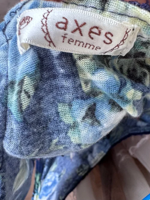 用挖煤姬淘到心心念念的axes femme藏青蕾丝碎花背心，国内二手市场很少见。
平台检索分类做得很细，找日系少女古着特别方便，识图是海淘软件中做得最好的。
集运打包特别用心，蕾丝面料怕勾丝，还单独套了防尘袋，泡沫缓冲裹得严实。清关速度也很稳，全程物流能实时追踪，到...