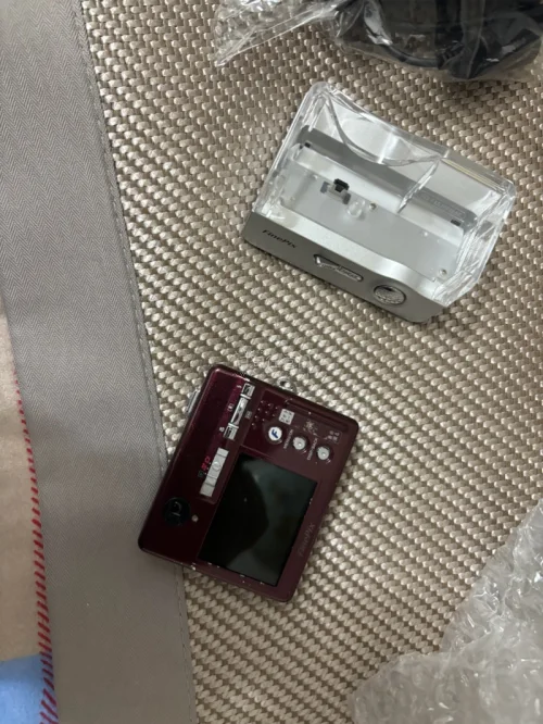 f450好价蹲了好久，终于蹲到了。物流很给力，很快就到手了，手感超棒。搭配之前一单挖煤姬海淘的f440充电底座，刚刚好。操作之后，发现依旧可以设置中文。就是老机器每次拆换电池都会设置重制。机器十分小巧，拿在手里像一块小蛋糕。真的好喜欢。